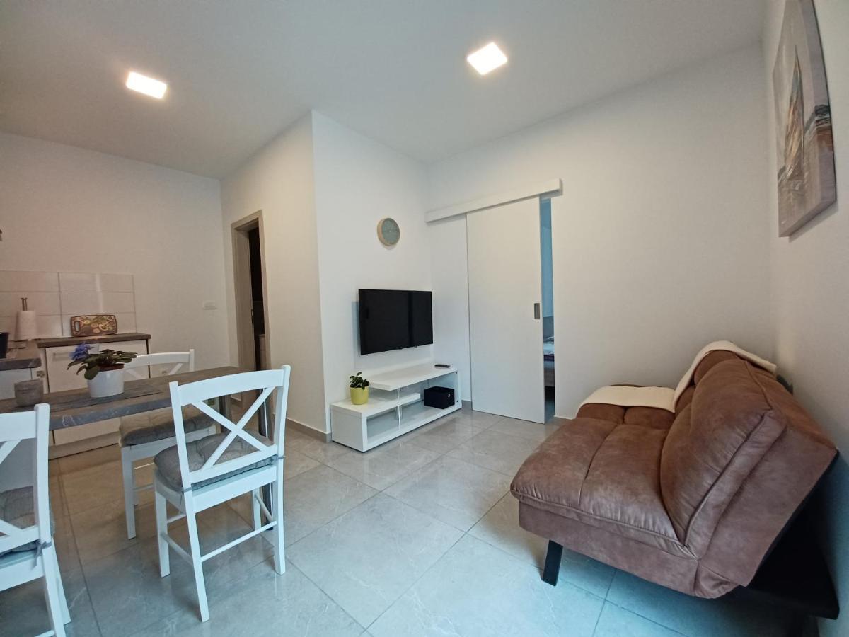 Apartments Leon 1 Novigrad  ภายนอก รูปภาพ
