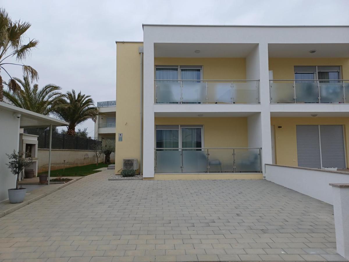 Apartments Leon 1 Novigrad  ภายนอก รูปภาพ