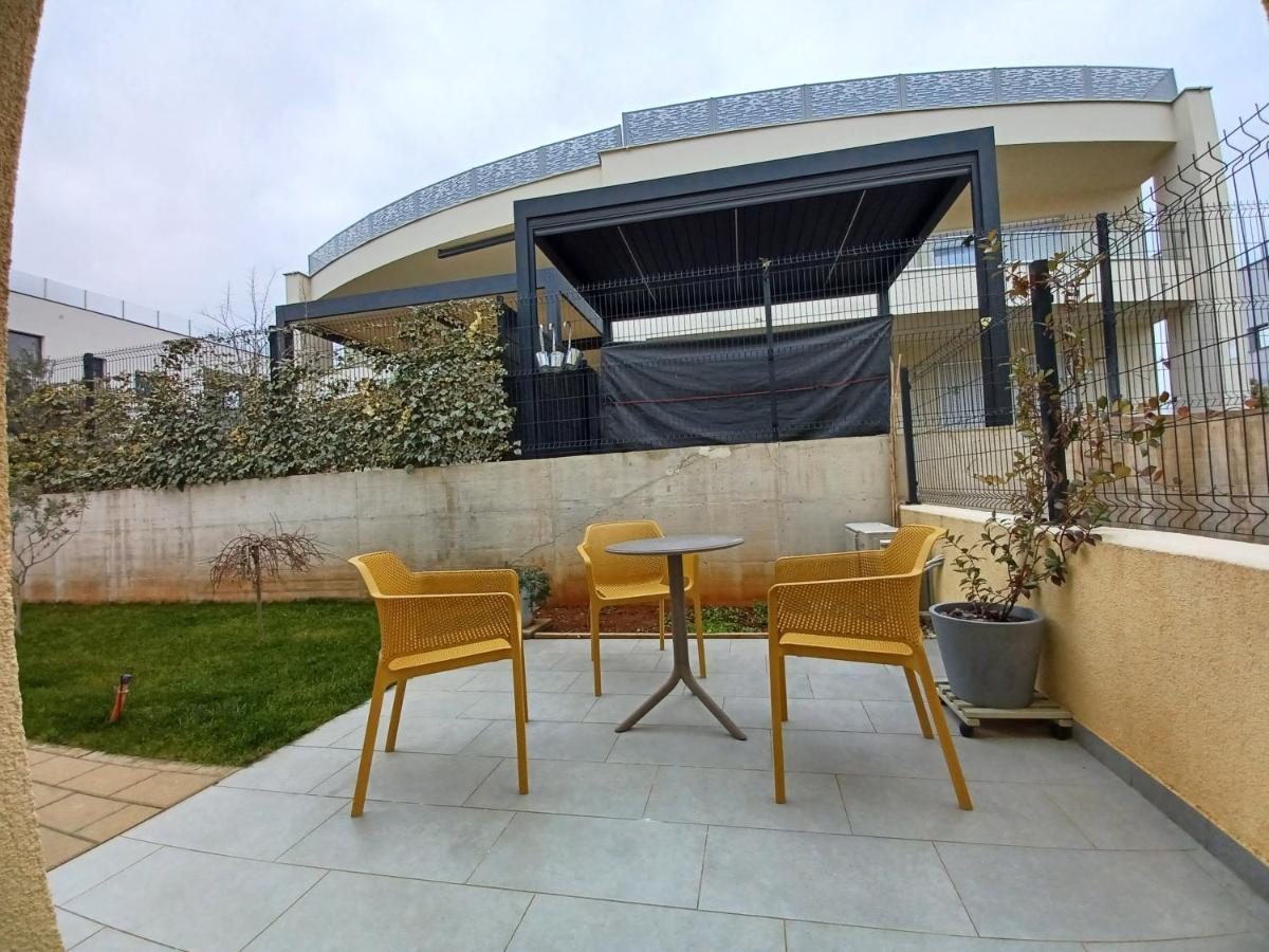 Apartments Leon 1 Novigrad  ภายนอก รูปภาพ
