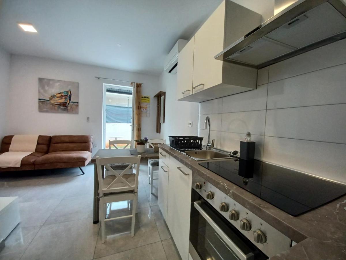 Apartments Leon 1 Novigrad  ภายนอก รูปภาพ