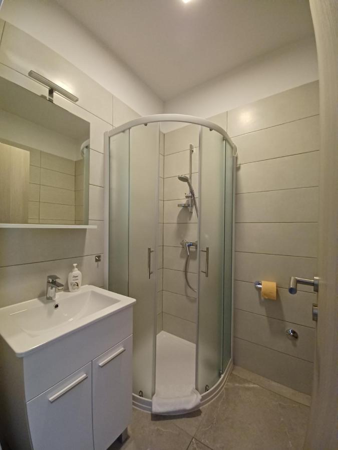 Apartments Leon 1 Novigrad  ภายนอก รูปภาพ